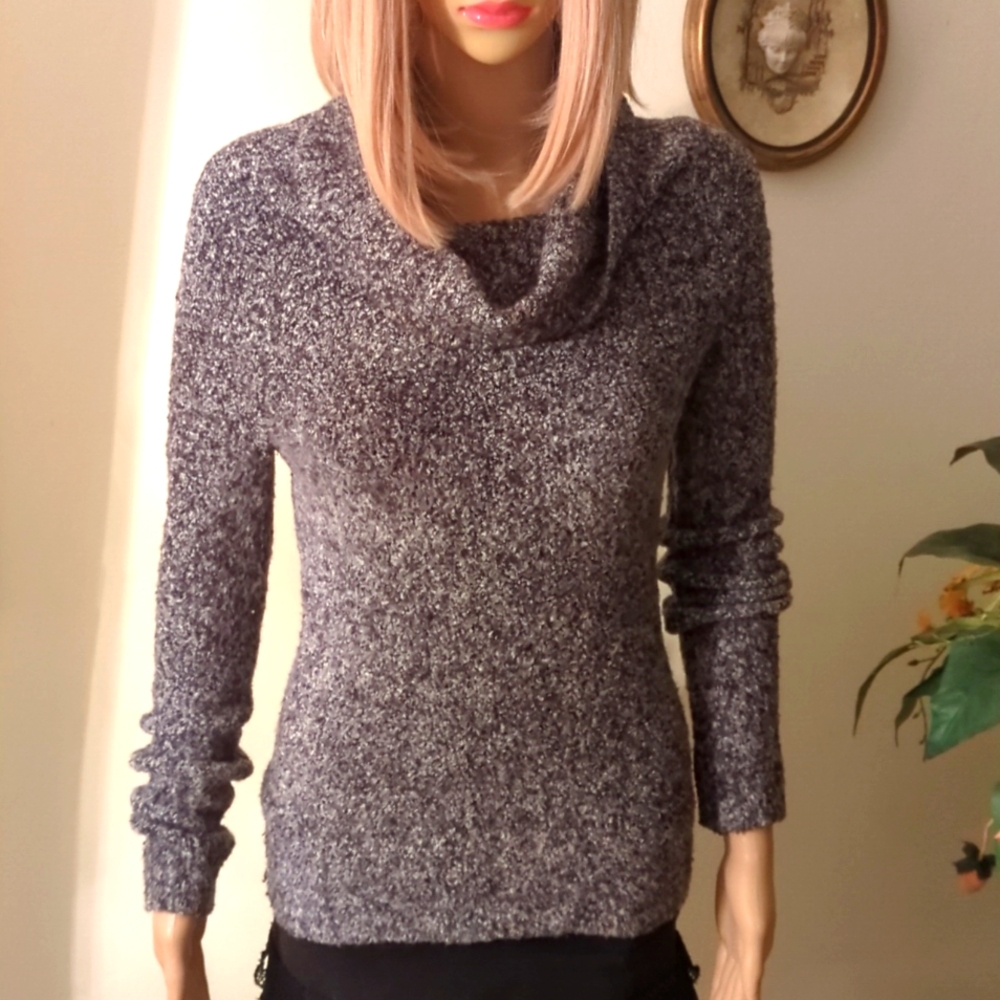 Moda international top, size XS.